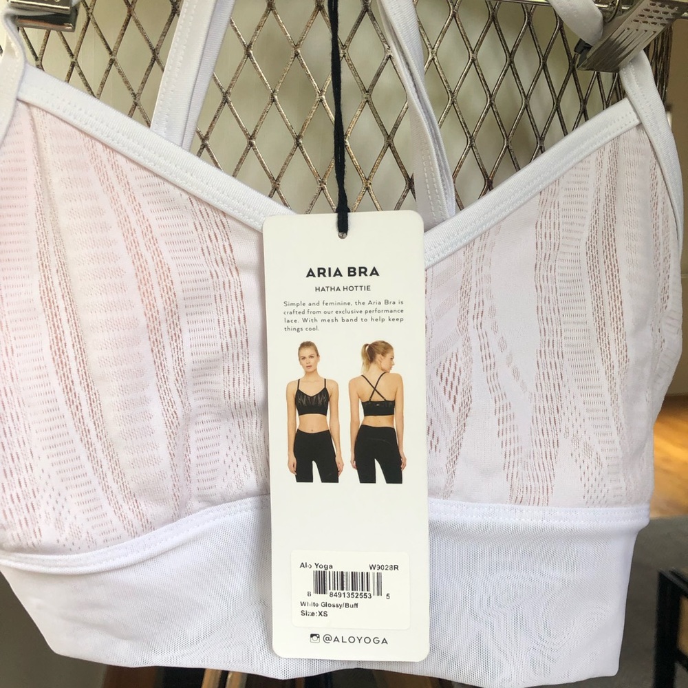 Alo Yoga white  Aria bra sz XS